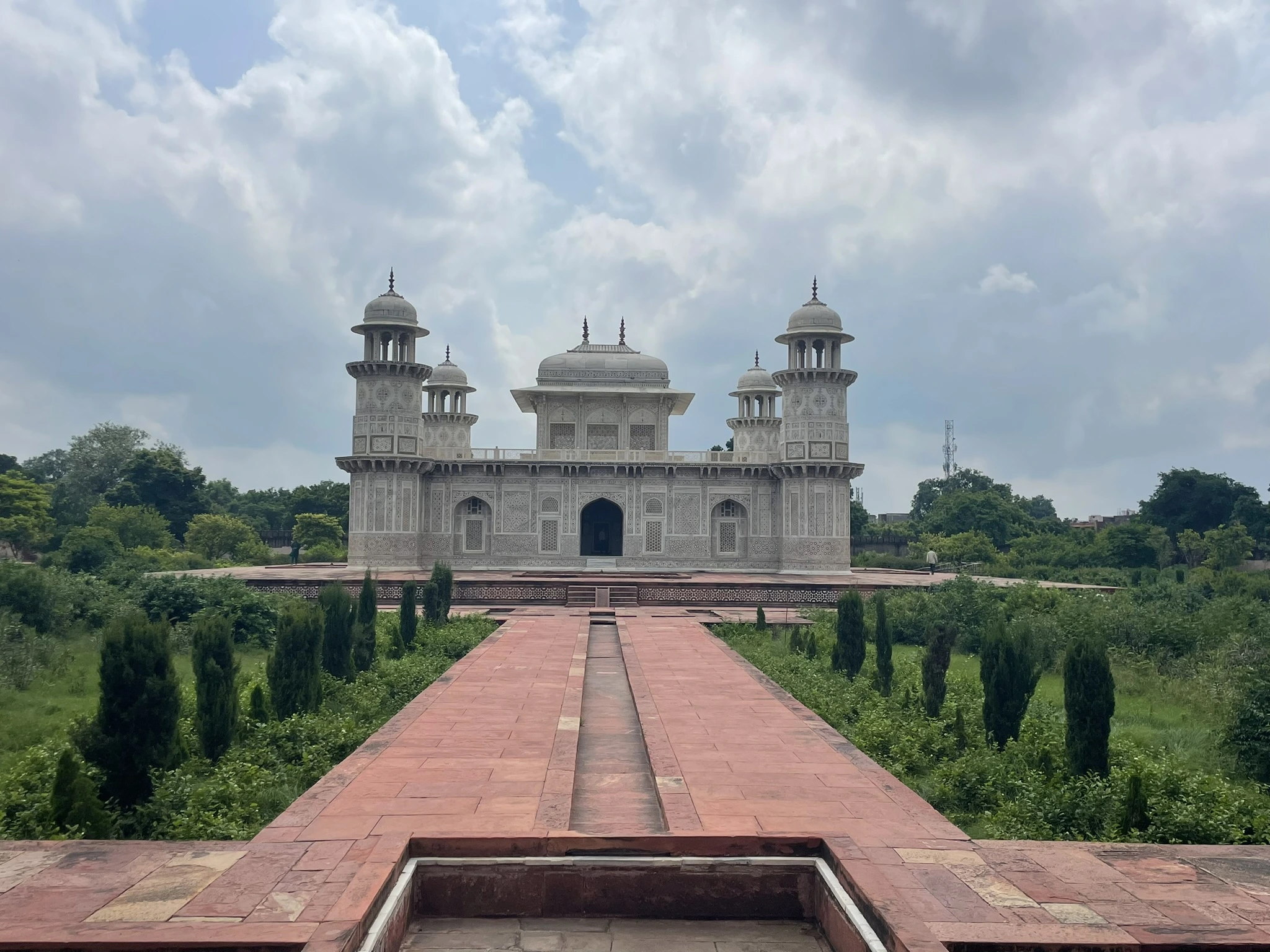 One-Day Taj Mahal Tour: Fort, Gardens & Marble Inlay Craft - Image 1