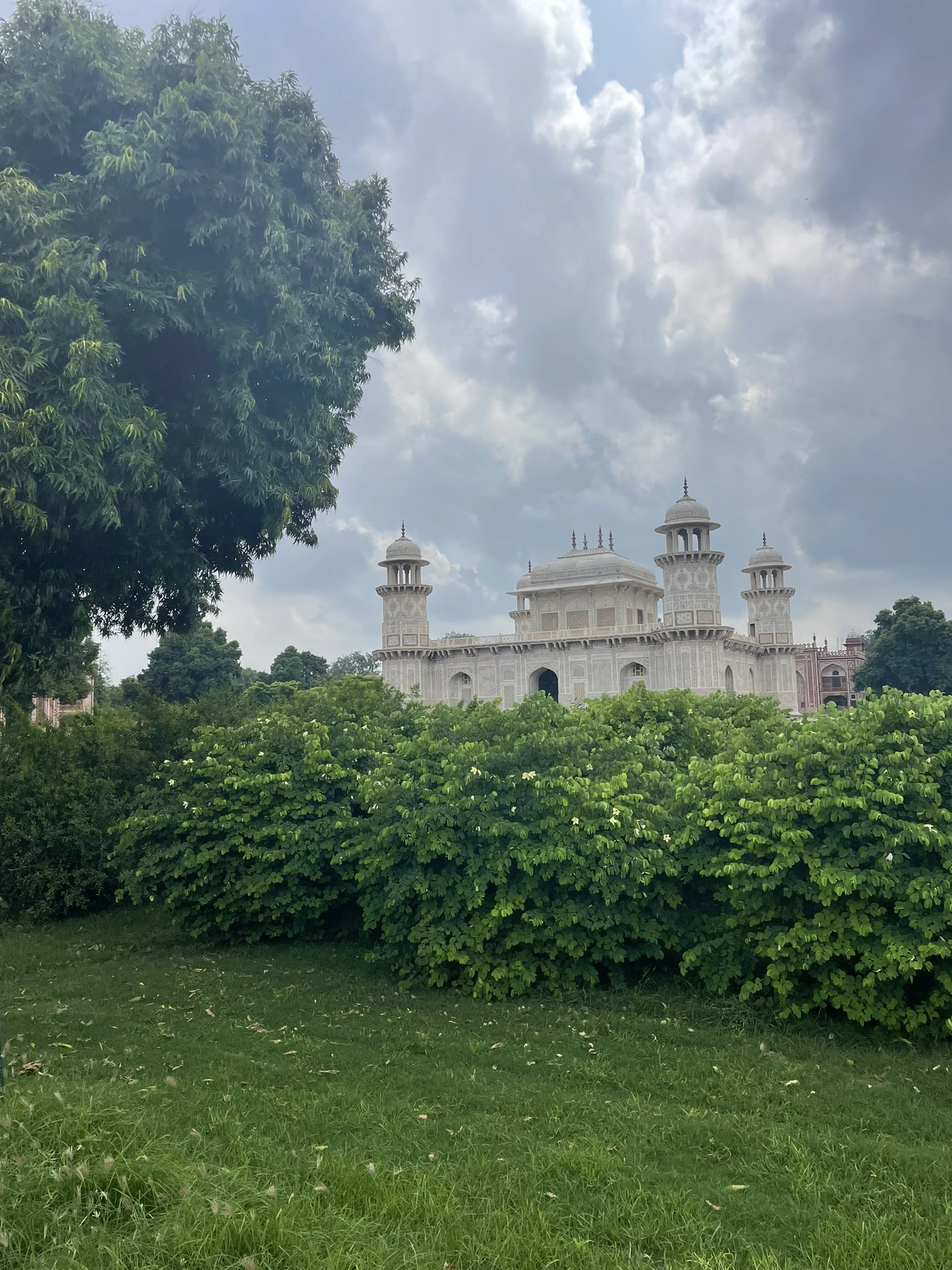 One-Day Taj Mahal Tour: Fort, Gardens & Marble Inlay Craft - Image 3