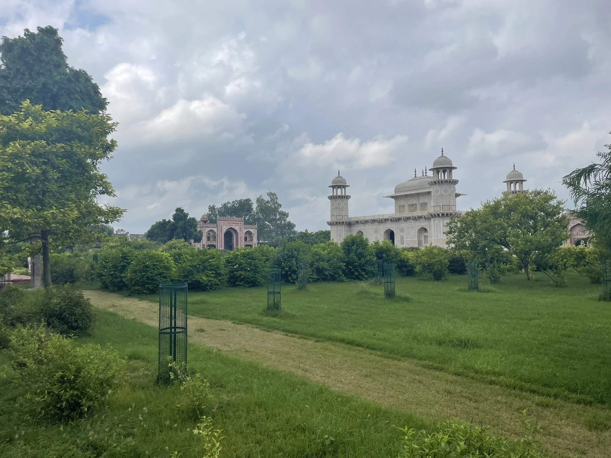 One-Day Taj Mahal Tour: Fort, Gardens & Marble Inlay Craft - Image 4