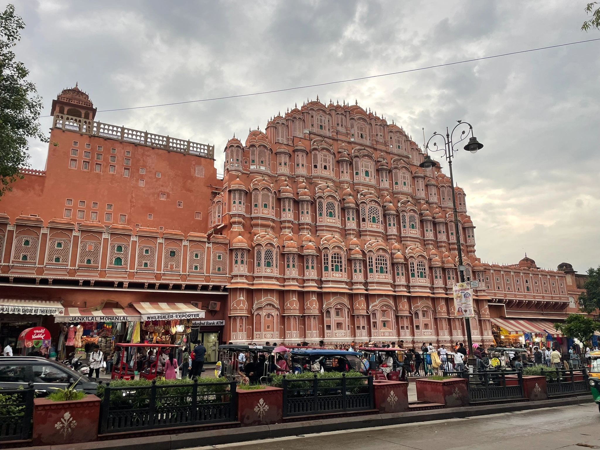 Jaipur City Day Trip: Amber Fort, City Palace & Pink City Bazaars - Image 2
